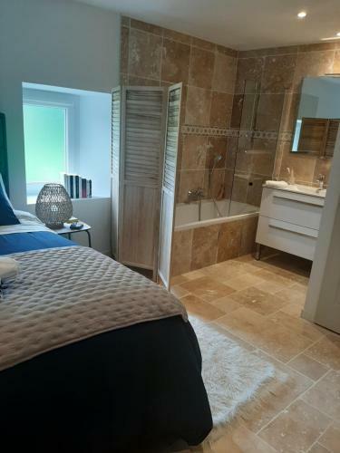 Hostal Les Chambres D'h�tes De La Croix Bleue
