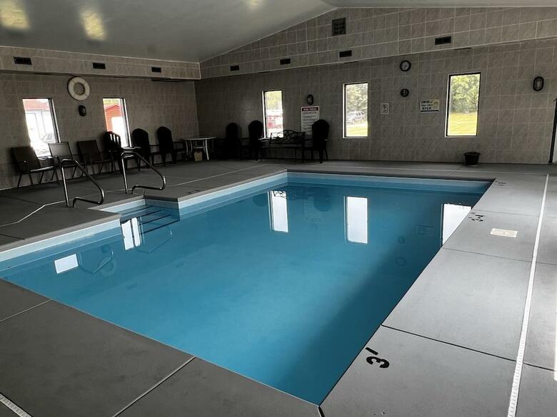 Hotel Sky Lodge Inn & Suites - Delavan
