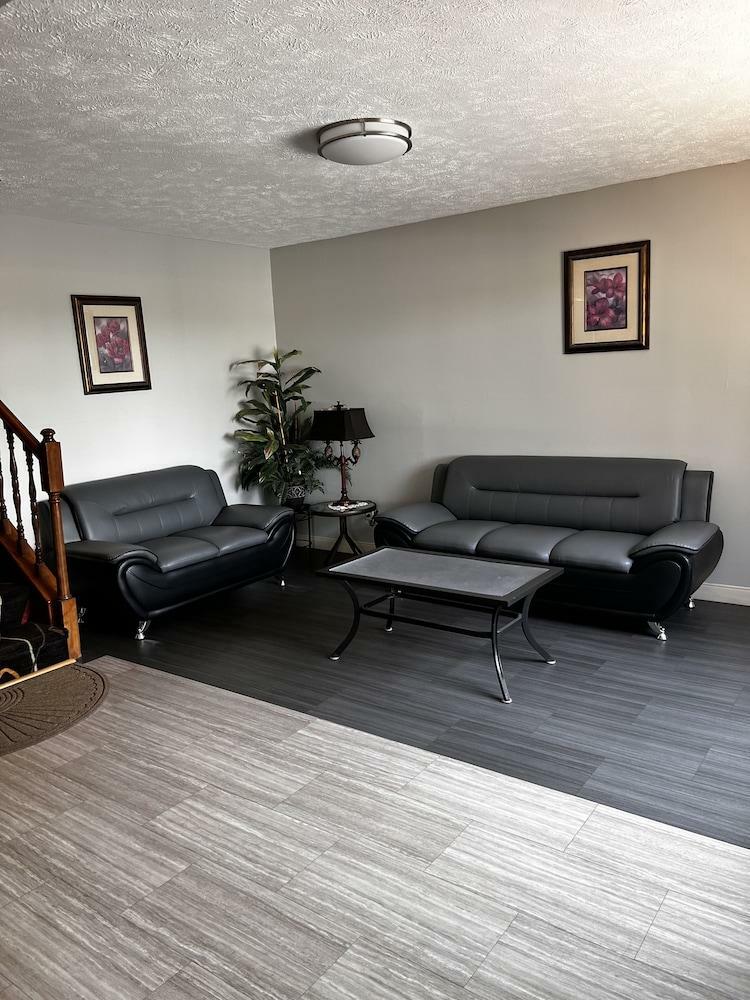 Hotel Sky Lodge Inn & Suites - Delavan