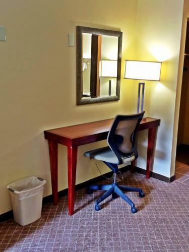 Motel Sullivan Trail Inn & Suites