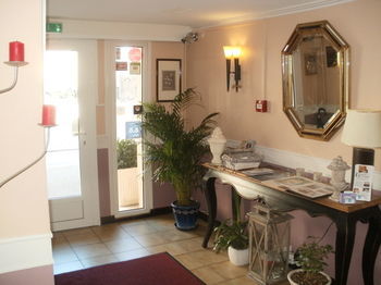 Hotel H�tel Du Tricastin