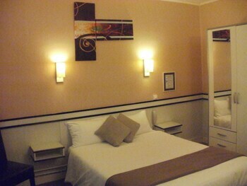Hotel H�tel Du Tricastin
