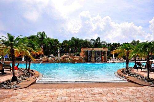 4 Bedrooms - 3 Bathrooms - Paradise Palms 8881 Cp