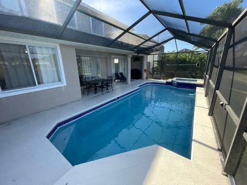 5 Bedrooms - 3,5 Bathrooms - Sunset Lakes 2943 Sv