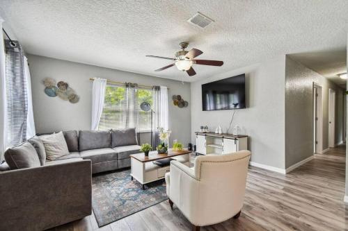 Apartamento ~ Modern And Cozy 4br Home - 30 Mins From Disney ~