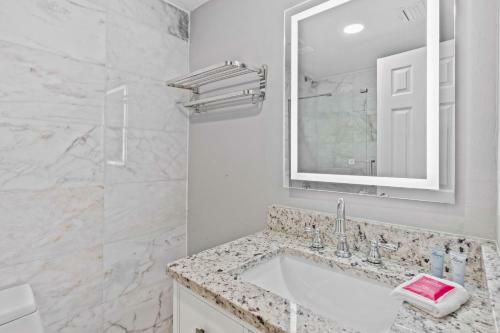 Apartamento 6165 Carrier Drive 2701