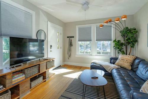 Charming 1br Vintage Treehouse Garage Apartment