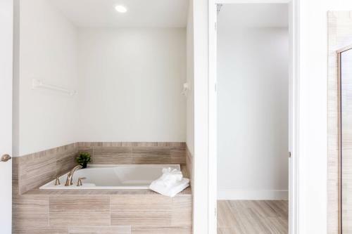 Comfy Modern House W Pool Perfect Location
