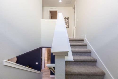 Comfy Modern House W Pool Perfect Location