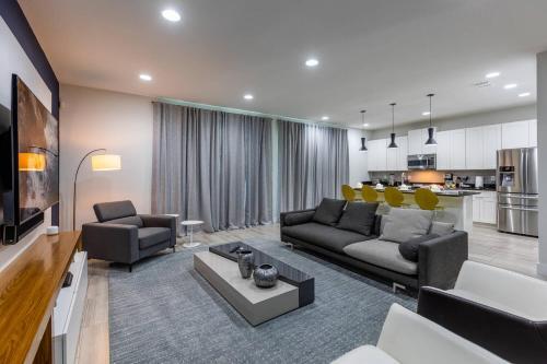 Comfy Modern House W Pool Perfect Location