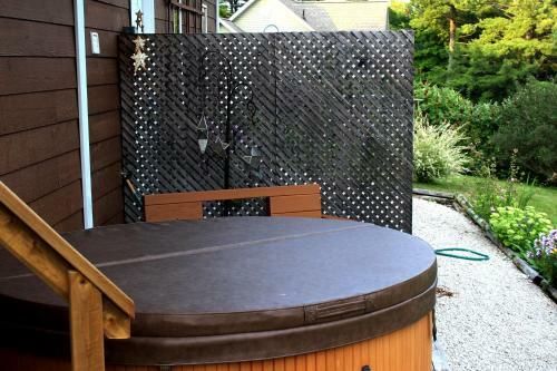 Laughing Waters Bed & Breakfast And Vacation Rental