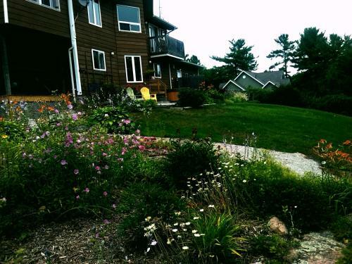 Laughing Waters Bed & Breakfast And Vacation Rental