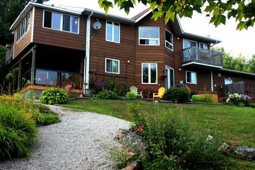 Laughing Waters Bed & Breakfast And Vacation Rental