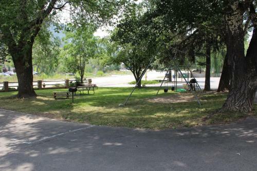 Motel Wapiti Lodge