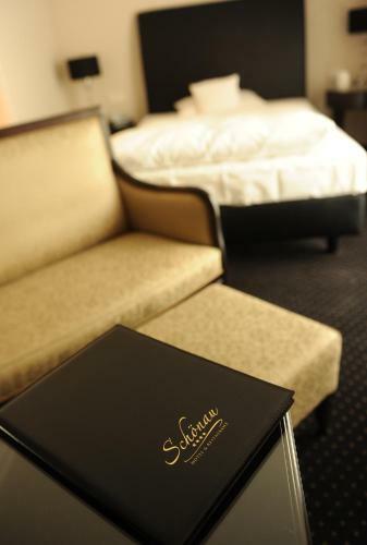 Hotel & Restaurant Sch�nau