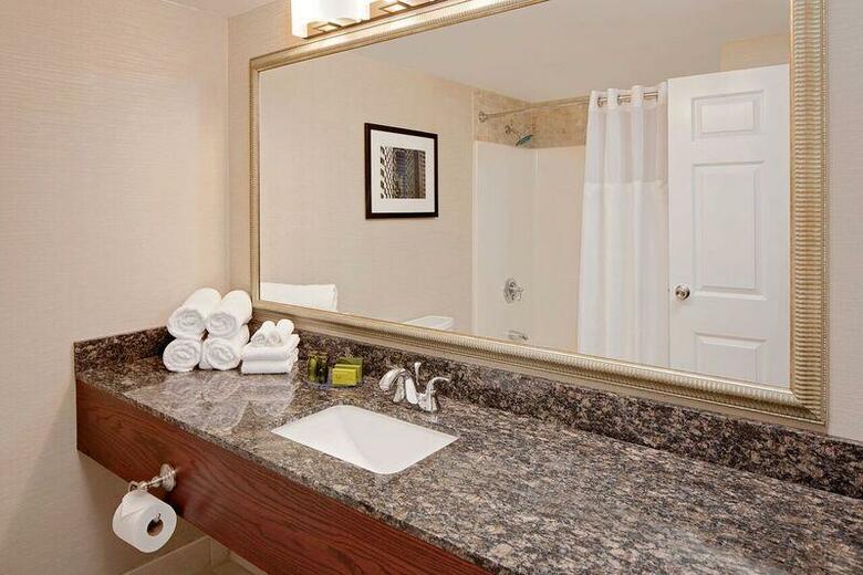 Hotel Westford Regency Inn & Conference Center