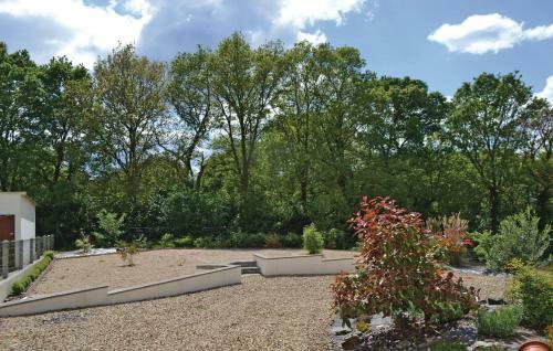 Holiday Home Poullaouen 51