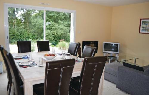 Holiday Home Poullaouen 51