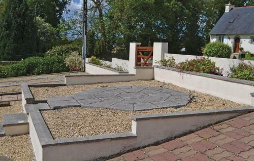 Holiday Home Poullaouen 51