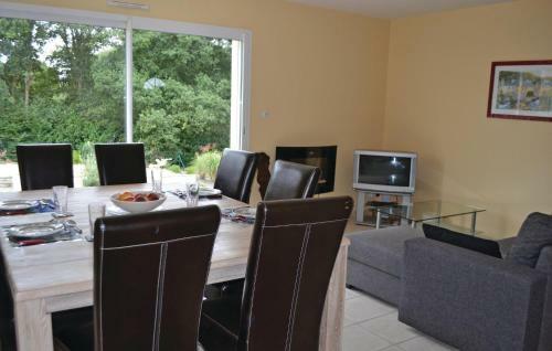 Holiday Home Poullaouen 51
