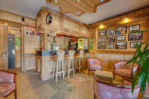 Hotel Logis Le Pont De Champ