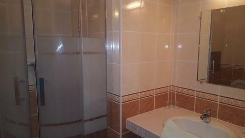 Hotel H�tel Les M�l�zes