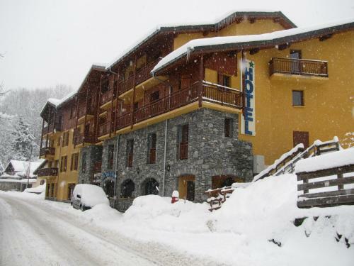 Hotel H�tel Les M�l�zes
