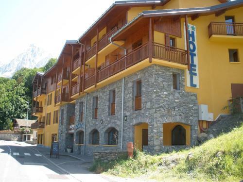 Hotel H�tel Les M�l�zes