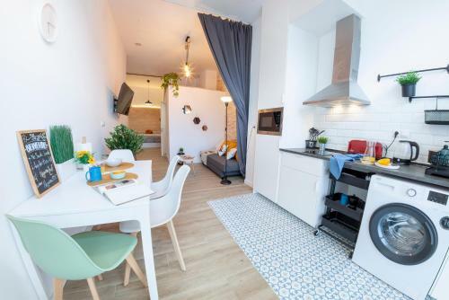 C - Noguera Apartments - Arts And Sciencies