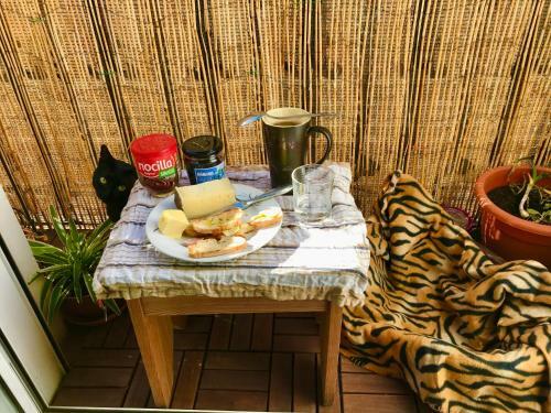 Private Single Room In Ruzafa, Ladies Only, Non Smoker