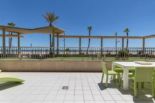 Luxury Sea View Apartment With 2 Rooms