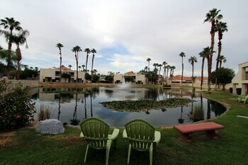 Hotel Desert Breezes Resort