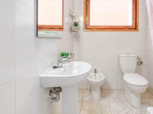 Apartamento L'escala, 3 Dormitorios, 6 Personas - Es-89-131