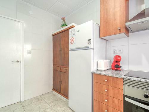 Apartamento L'escala, 3 Dormitorios, 6 Personas - Es-89-131