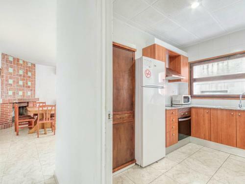 Apartamento L'escala, 3 Dormitorios, 6 Personas - Es-89-131