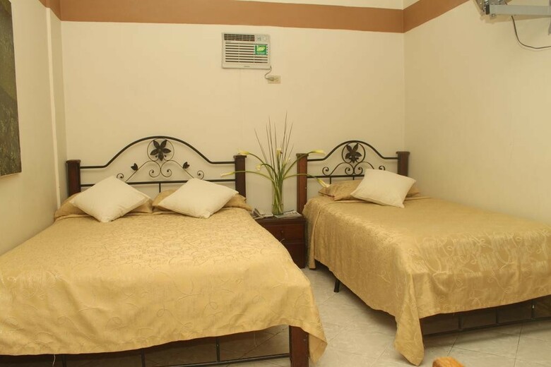 Hotel Plaza 70
