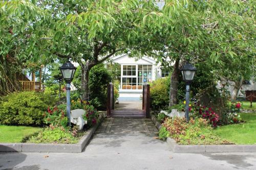 Lake House Hotel