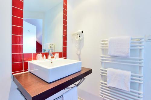 Hotel Kyriad Rouen-nord ~ Mont-st-aignan