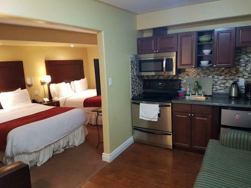 Posada Bayside Inn & Waterfront Suites