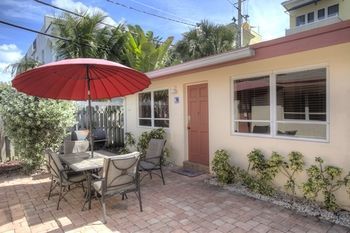 Lbs Villa Apartments By The Beach