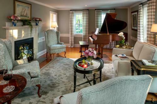 The Blushing Oyster Bed & Breakfast