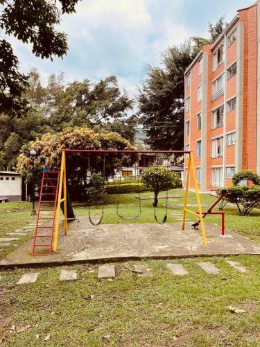 Casa Con Piscina En Unidad Cerrada
