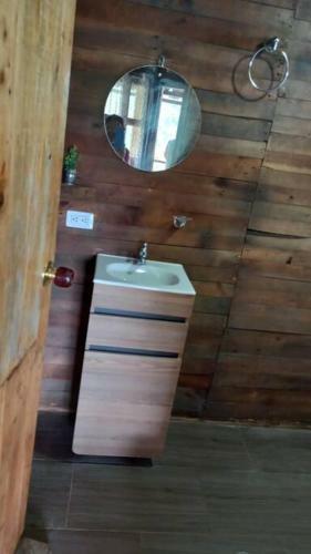 Encantadora Caba�a Cerca A Cali Jacuzzi Smart Tv