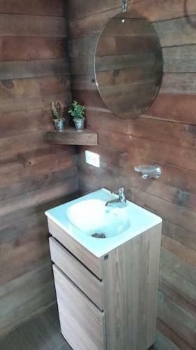 Encantadora Caba�a Cerca A Cali Jacuzzi Smart Tv