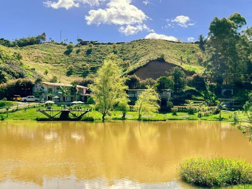 Aparthotel Los Lagos De Jas�
