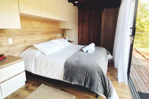 Manoah - Cabin In The Woods