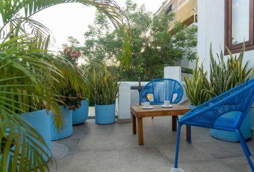6 Bedroom Charming Colonial House With Pool