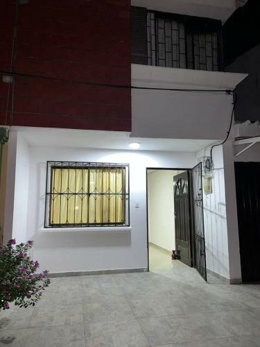 Casa Completa Al Frente Del Centro Comercial Alamedas
