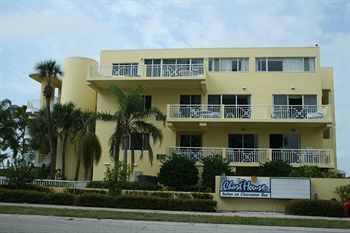 Motel Chart House Suites And Marina