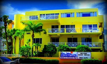 Motel Chart House Suites And Marina